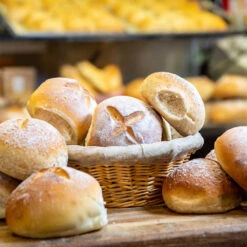 White Or Wholemeal Rolls (bags Of 6)